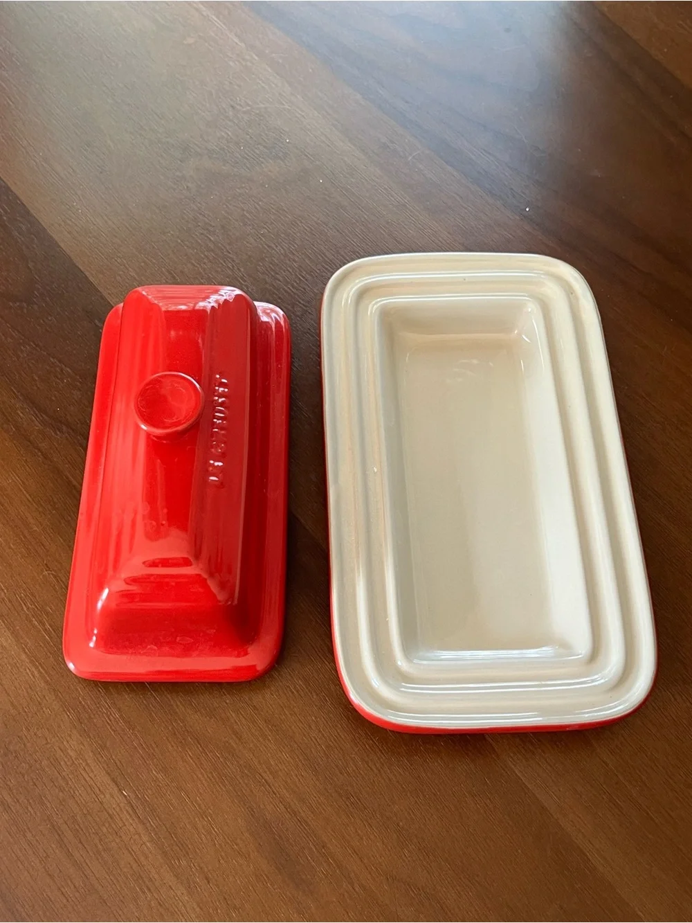 Le Creuset heritage  Cerise red Stonewear butter dish 17-26